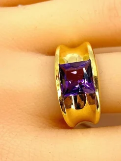 Bague or jaune améthyste carrée