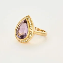 Bague or jaune, améthyste et diamants