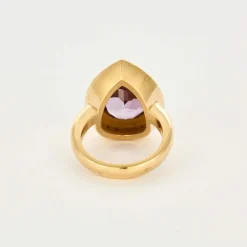 Bague or jaune, améthyste et diamants