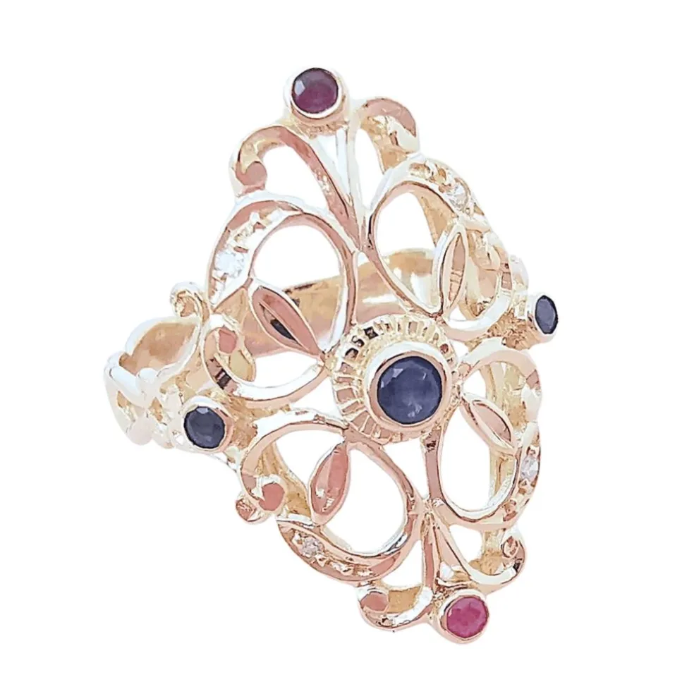 Bague or jaune avec diamants rubis et saphir