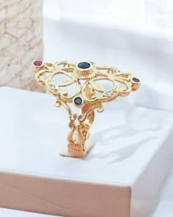 Bague or jaune avec diamants rubis et saphir