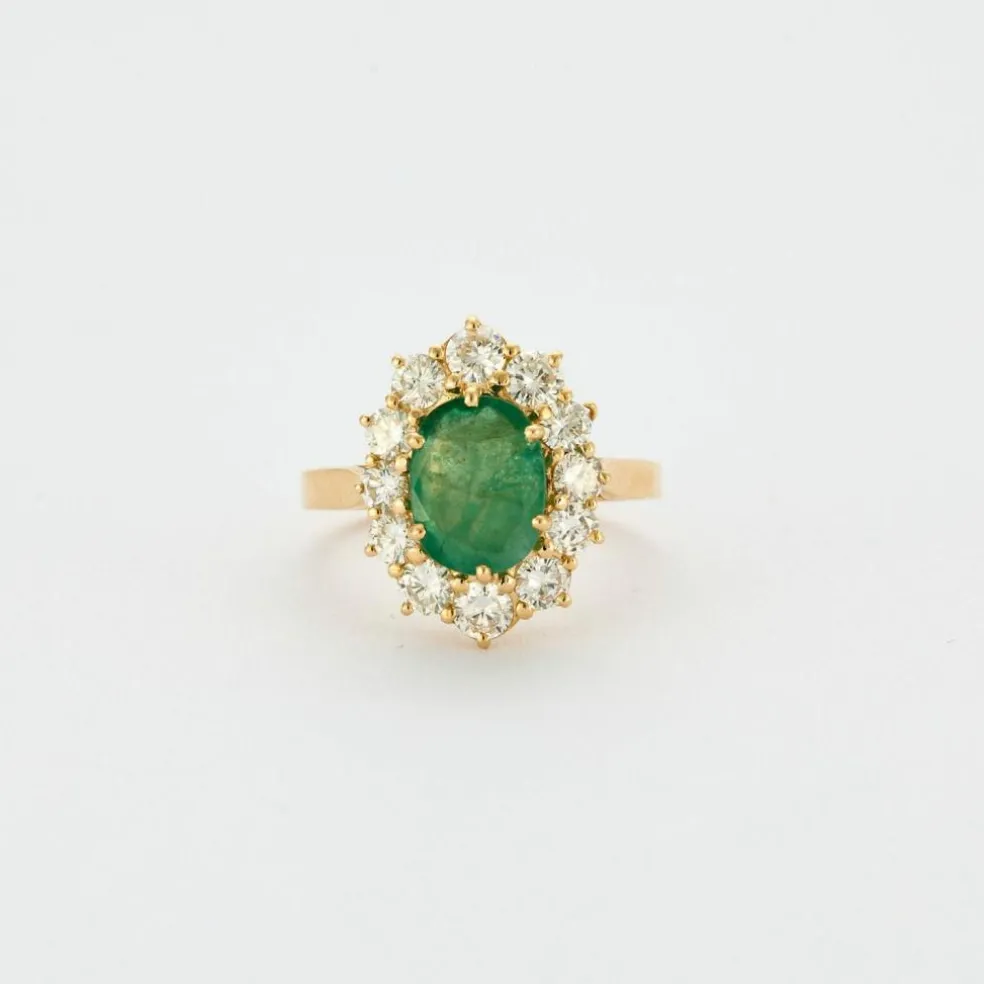 Bague or jaune avec émeraude centrale entourage diamants