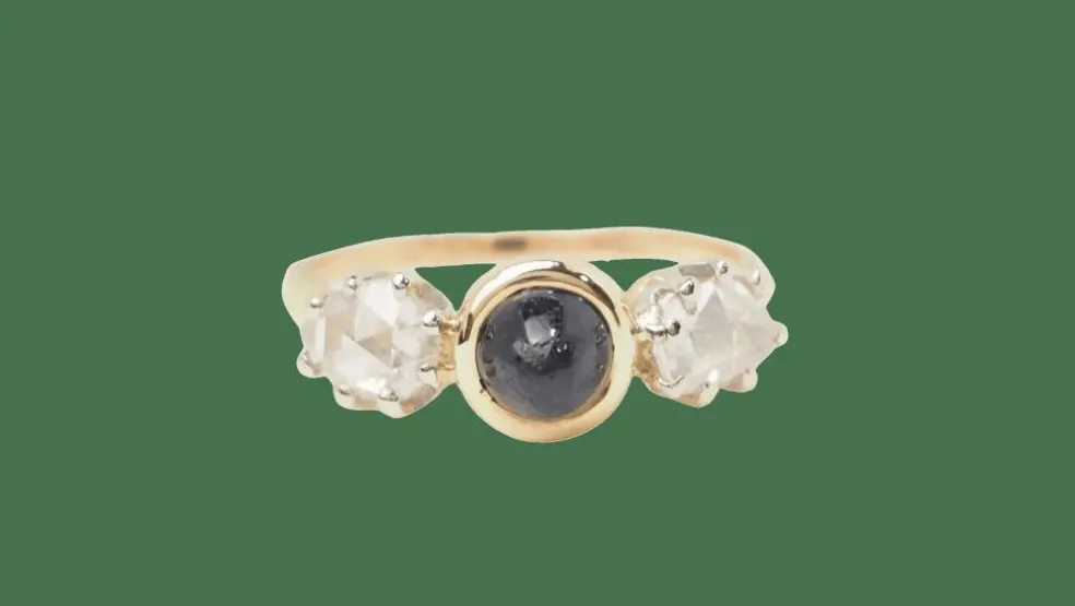 Bague or jaune, cabochon saphir, diamants