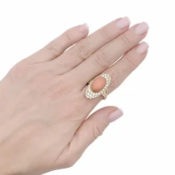 Bague, or jaune, corail et diamants
