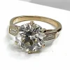 Bague or jaune, diamant 4,17 carats et diamants baguettes