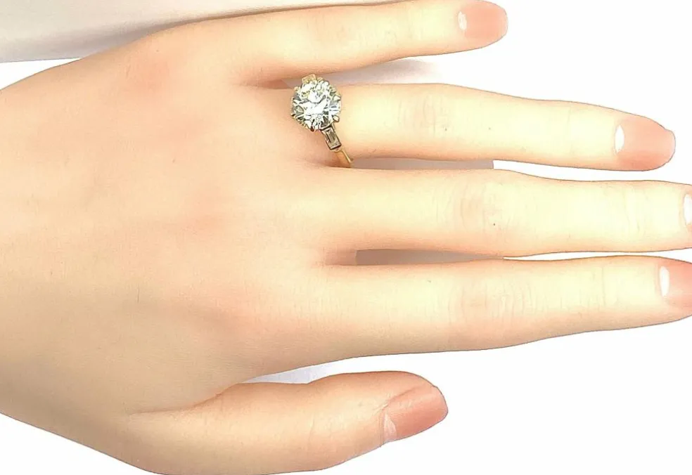 Bague or jaune, diamant 4,17 carats et diamants baguettes