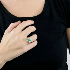 Bague or jaune, diamant et émeraude Zambienne