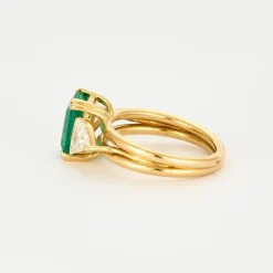 Bague or jaune, diamant et émeraude Zambienne