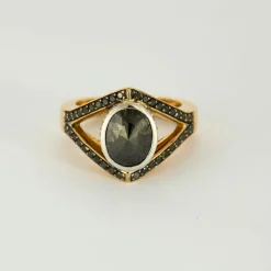 Bague or jaune, diamant noir