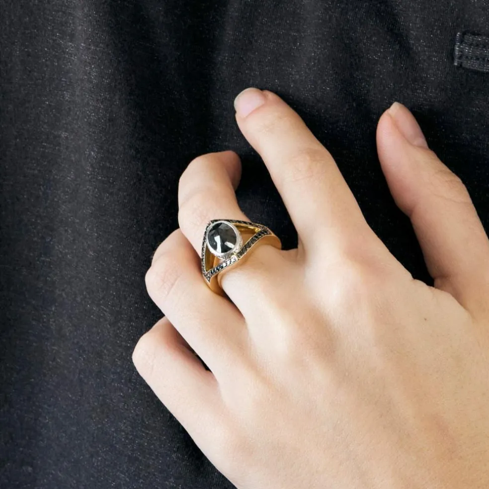 Bague or jaune, diamant noir