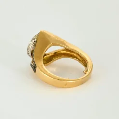Bague or jaune, diamant noir