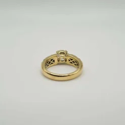 Bague or jaune, diamant rond et diamants baguettes