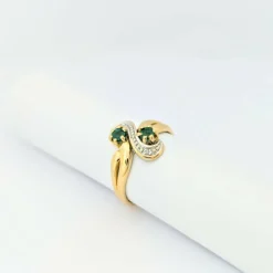 Bague or jaune diamants et émeraudes