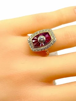 Bague or jaune diamants et rubis, style Art Déco