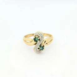Bague or jaune diamants et émeraudes
