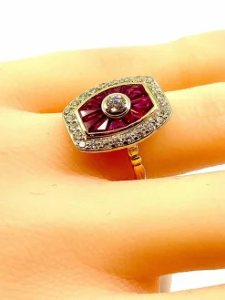 Bague or jaune diamants et rubis, style Art Déco