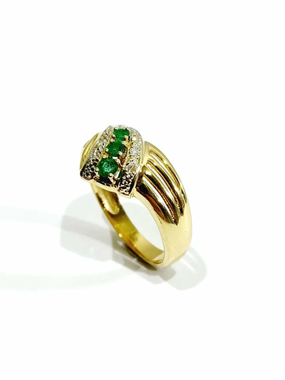 Bague or jaune, diamants, émeraudes