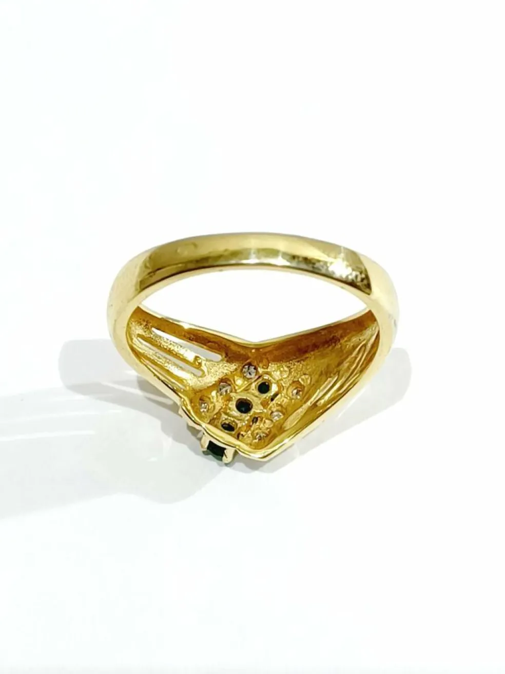 Bague or jaune, diamants, émeraudes