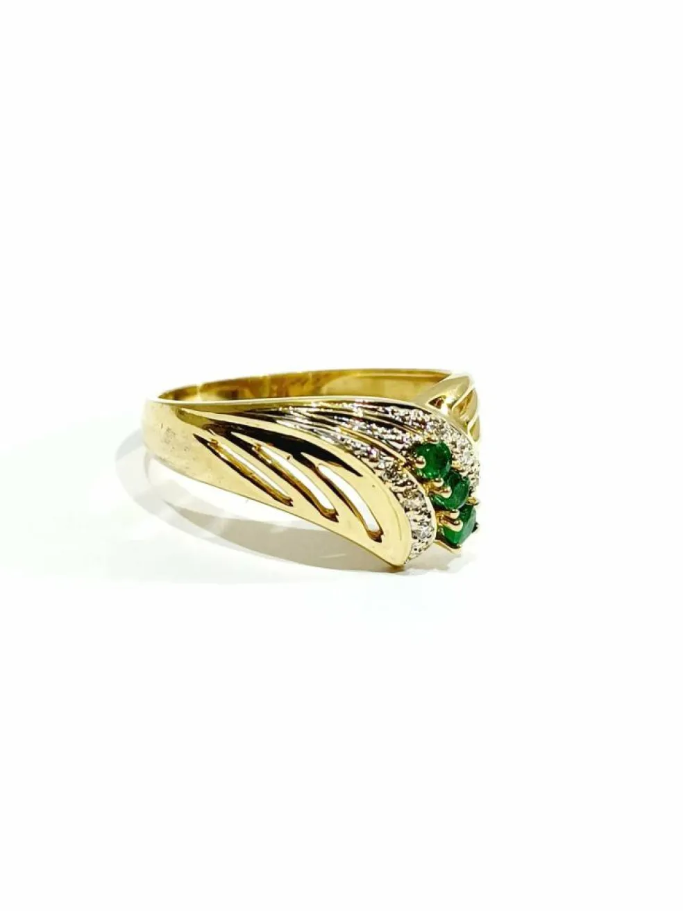 Bague or jaune, diamants, émeraudes