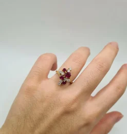 Bague or jaune, diamants, rubis