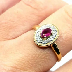 Bague or jaune diamants rubis