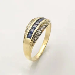Bague or jaune, diamants, saphirs