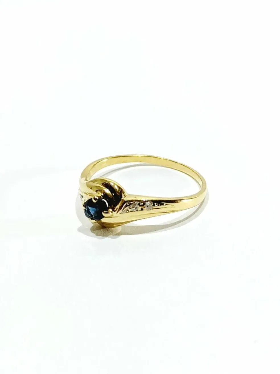Bague or jaune diamants saphir
