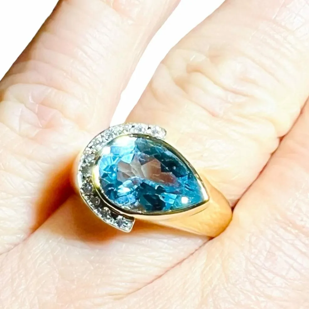 Bague or jaune, Diamants, Topaze Bleue
