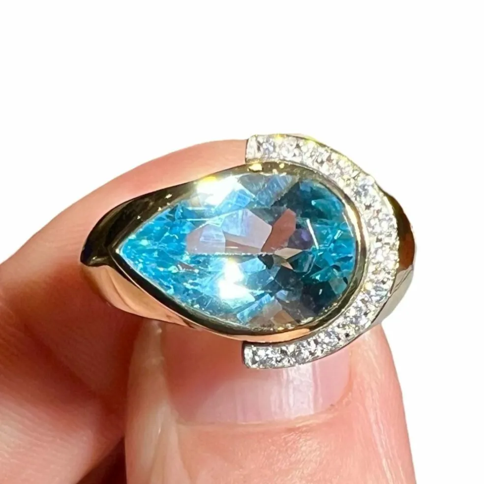 Bague or jaune, Diamants, Topaze Bleue