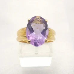 Bague or jaune et améthyste