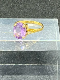 Bague or jaune et améthyste