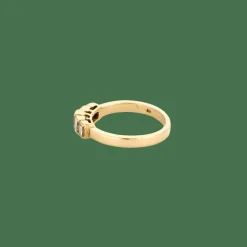 BAGUE OR JAUNE ET DIAMANTS.