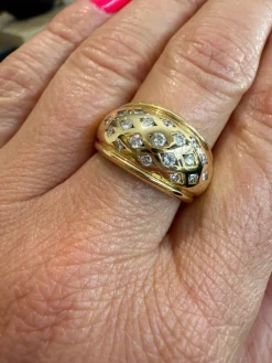 Bague or jaune et diamants