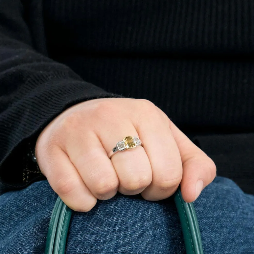 Bague or jaune et gris, diamant brun et diamants