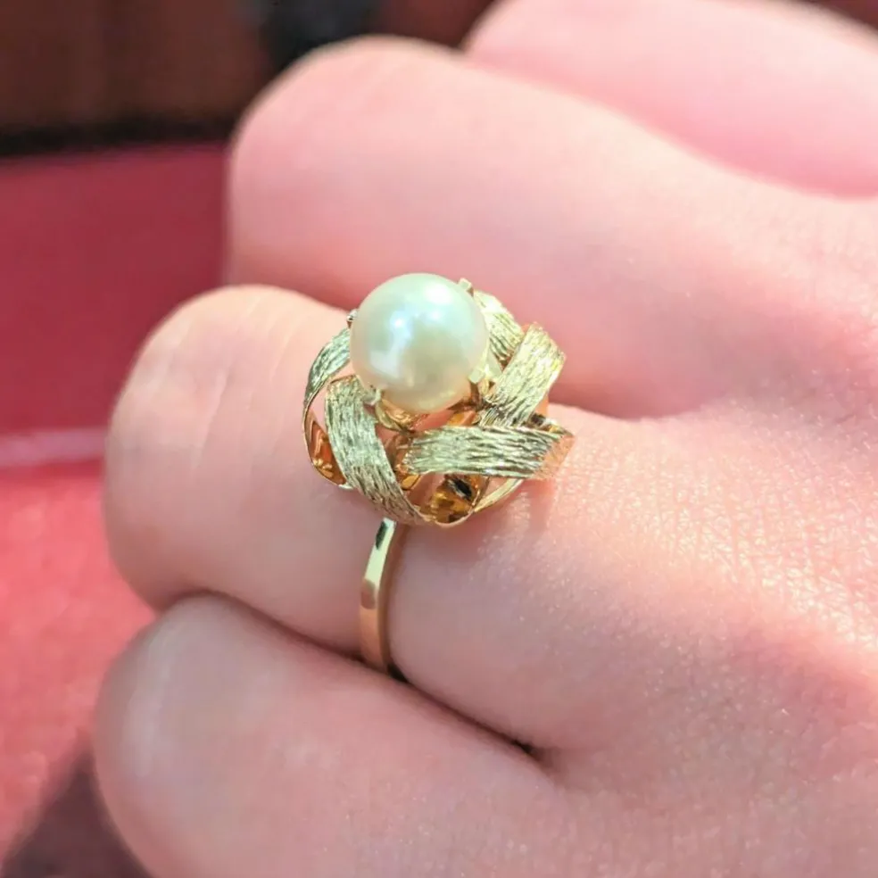 Bague or jaune et perle