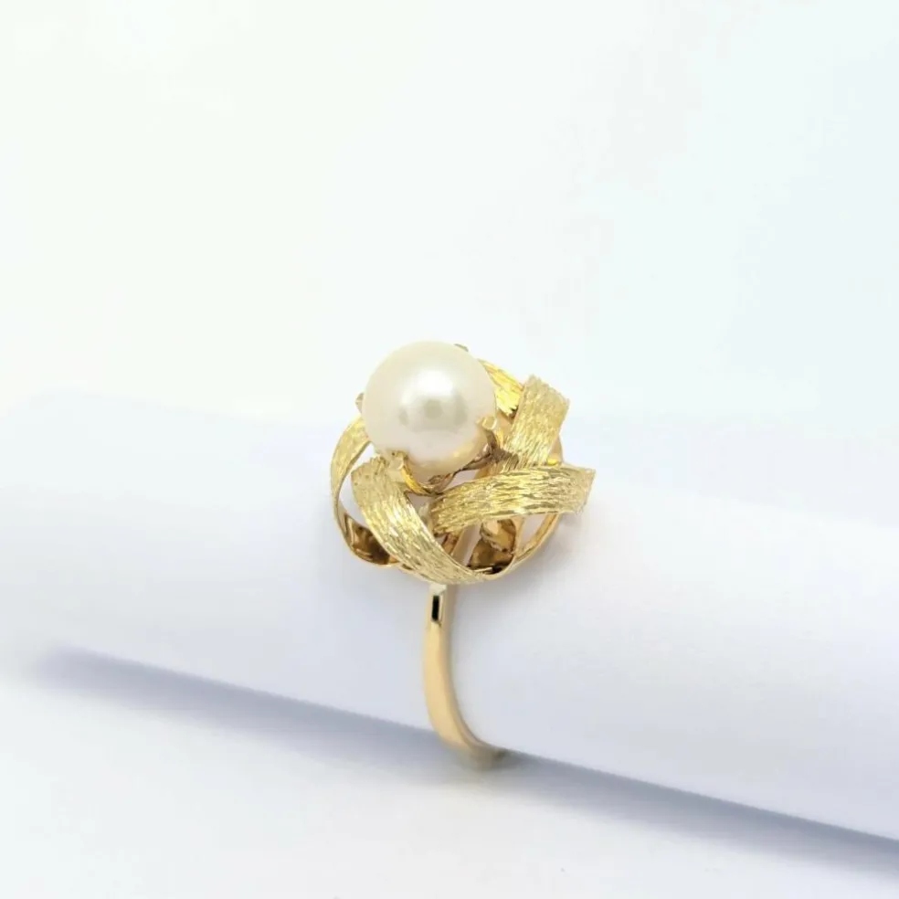 Bague or jaune et perle