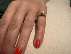 Bague or jaune et perle