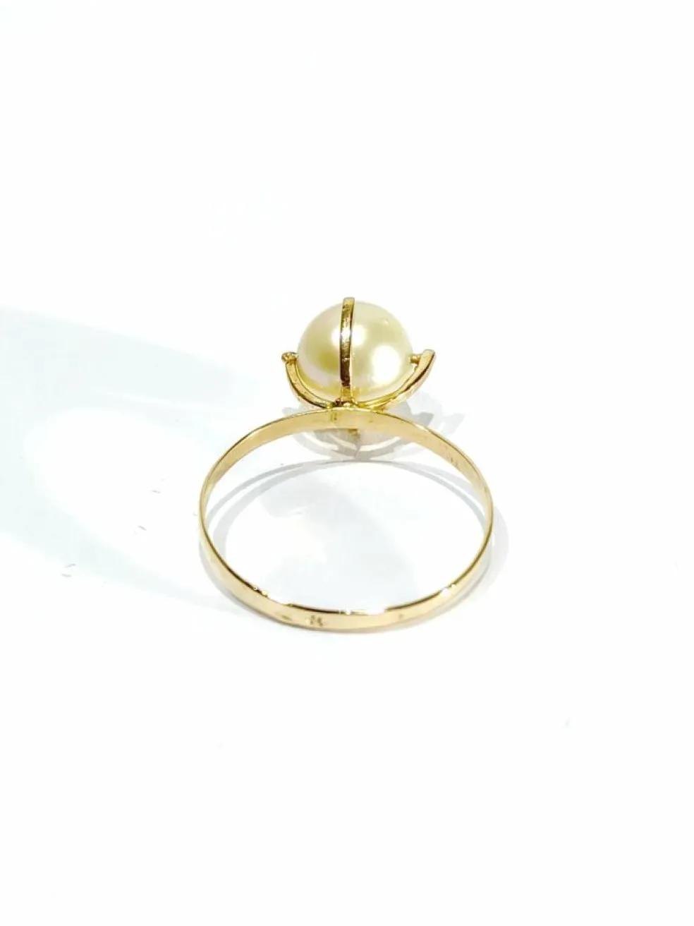 Bague or jaune et perle