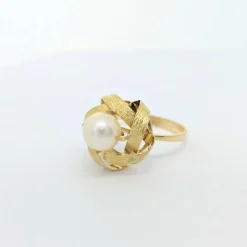 Bague or jaune et perle