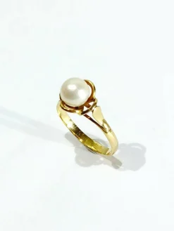 Bague or jaune et perle