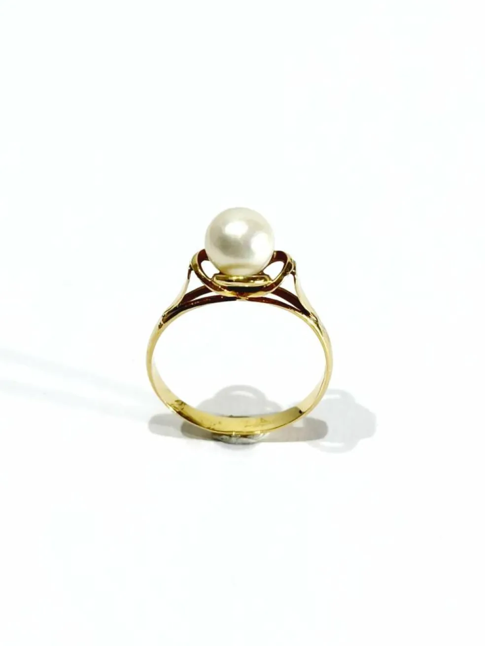 Bague or jaune et perle