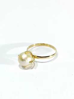 Bague or jaune et perle