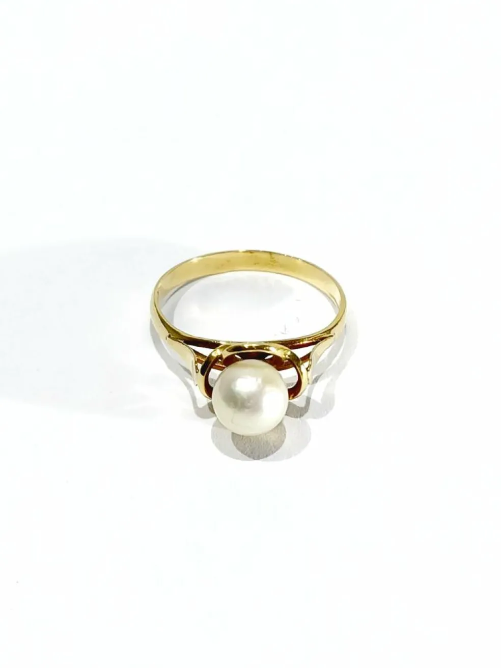 Bague or jaune et perle