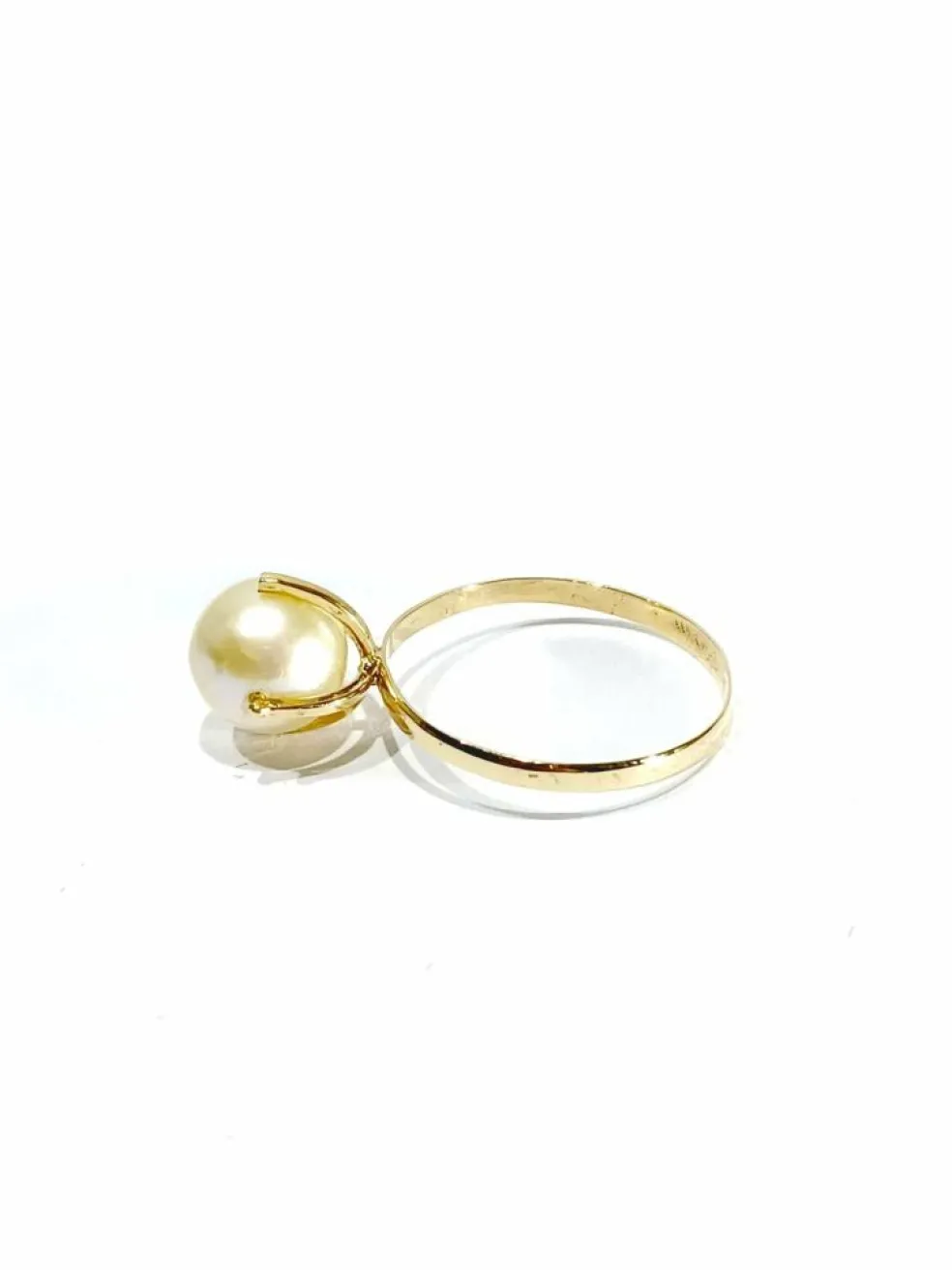 Bague or jaune et perle