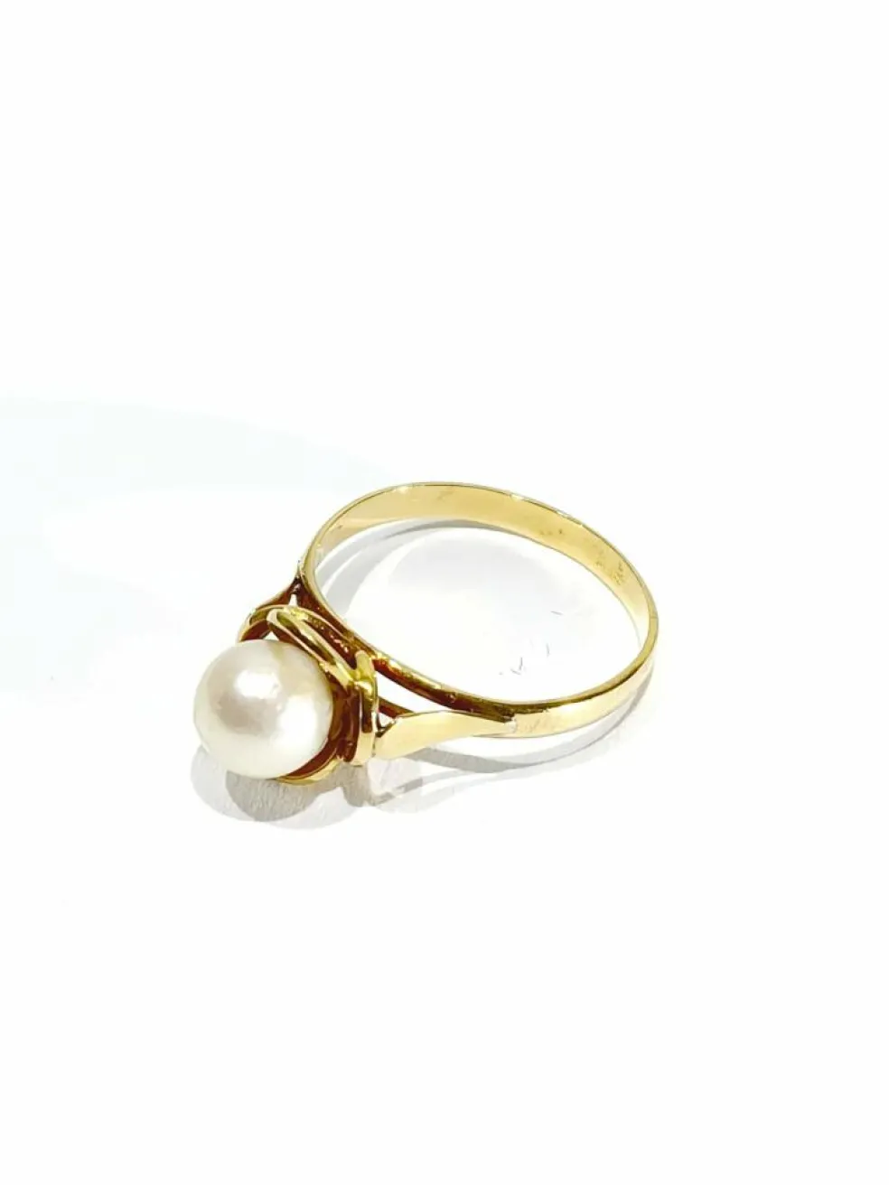 Bague or jaune et perle