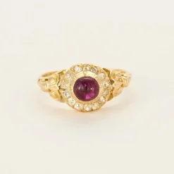 Bague or jaune et rubis cabochon