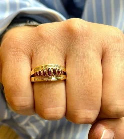 Bague or jaune grenats et diamants