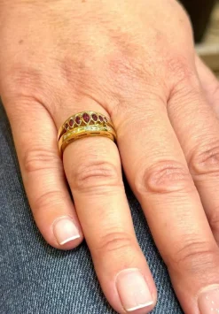 Bague or jaune grenats et diamants