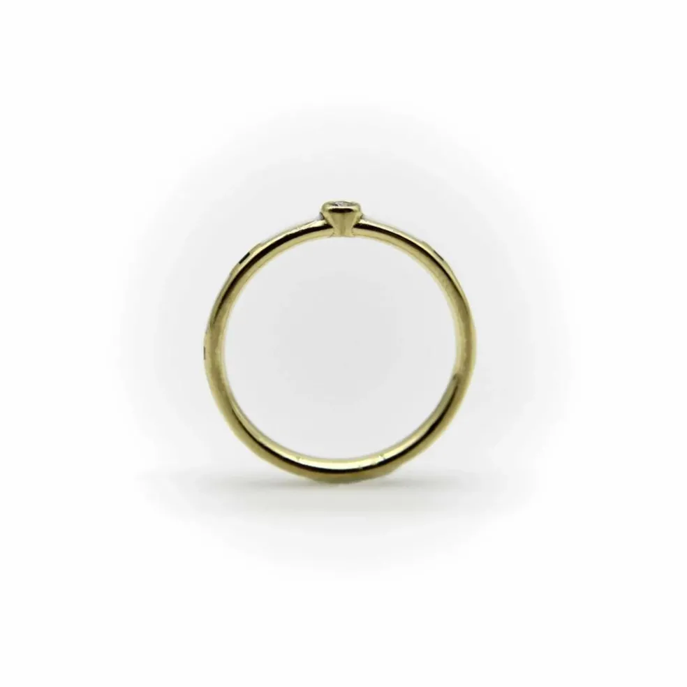 Bague or jaune émaillée noire et blanche avec accent de diamant