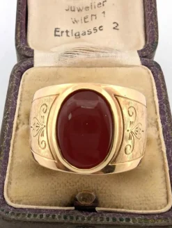 Bague or jaune massif, cornaline ovale